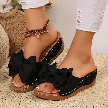 👡 50 % de réduction + livraison gratuite🎀 Sandales Compensées à Bout Ouvert & Nœud Papillon pour Femmes – Élégantes, Confortables & Parfaites pour l'Été ☀️