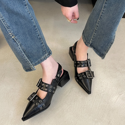 Escarpins à talons bas, œillets et boucles, style rock